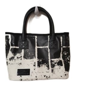 L. A. M. B WHITE AND BLACK LEATHER BAG.
